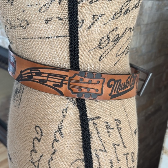 Brown leather Music City Nashville TN belt silver buckle boots cowboy guitar - Picture 4 of 15